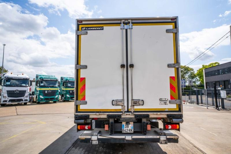Renault MIDLUM 220 DXI (16t)+CARRIER+DHOLLANDIA +CARRIER - Camião frigorífico: foto 5 Renault MIDLUM 220 DXI (16t)+CARRIER+DHOLLANDIA +CARRIER - Camião frigorífico: foto 5