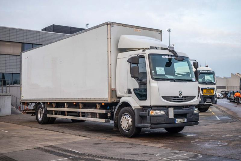 Renault MIDLUM 270 DXI (18t.)+DHOLLANDIA 2T. - Camião furgão: foto 2 Renault MIDLUM 270 DXI (18t.)+DHOLLANDIA 2T. - Camião furgão: foto 2