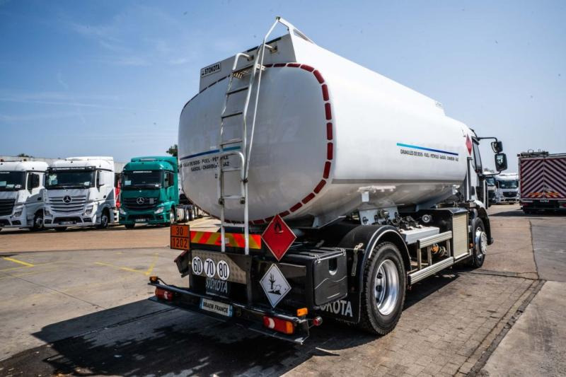Renault MIDLUM 270 DXI + STOKOTA 14000L /4 COMP - Camião cisterna: foto 4 Renault MIDLUM 270 DXI + STOKOTA 14000L /4 COMP - Camião cisterna: foto 4