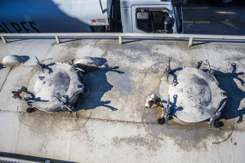 Camião cisterna para transporte de alimentos Renault PREMIUM 320 DXI+CITERNE ALIMENTAIRE ( engine problem): foto 5 Camião cisterna para transporte de alimentos Renault PREMIUM 320 DXI+CITERNE ALIMENTAIRE ( engine problem): foto 5