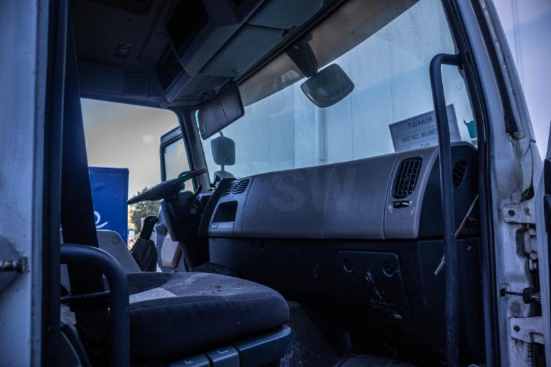 Camião cisterna para transporte de alimentos Renault PREMIUM 320 DXI+CITERNE ALIMENTAIRE ( engine problem): foto 8 Camião cisterna para transporte de alimentos Renault PREMIUM 320 DXI+CITERNE ALIMENTAIRE ( engine problem): foto 8