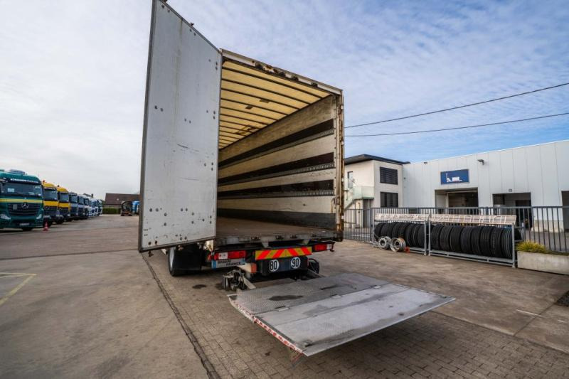 Renault PREMIUM 380 DXI + DHOLLANDIA - Camião de lona: foto 5 Renault PREMIUM 380 DXI + DHOLLANDIA - Camião de lona: foto 5