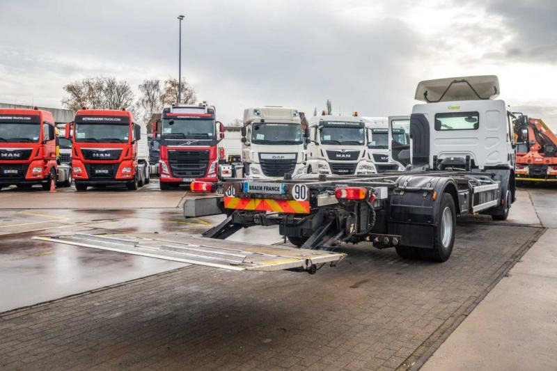 Renault PREMIUM D WIDE 320 DXI - Camião transportador de contêineres/ Caixa móvel: foto 5 Renault PREMIUM D WIDE 320 DXI - Camião transportador de contêineres/ Caixa móvel: foto 5