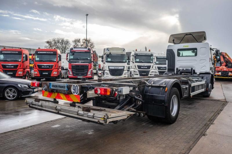 Renault PREMIUM D WIDE 320 DXI - Camião transportador de contêineres/ Caixa móvel: foto 3 Renault PREMIUM D WIDE 320 DXI - Camião transportador de contêineres/ Caixa móvel: foto 3