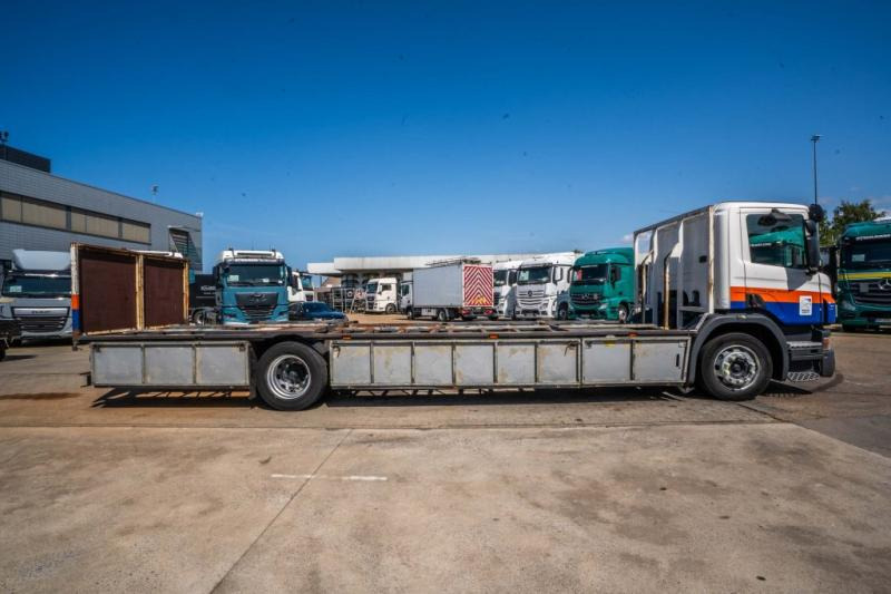 Scania P 270 (19T)- PORTE GAZ /10 PALETTES - Camião de caixa aberta/ Plataforma: foto 3 Scania P 270 (19T)- PORTE GAZ /10 PALETTES - Camião de caixa aberta/ Plataforma: foto 3