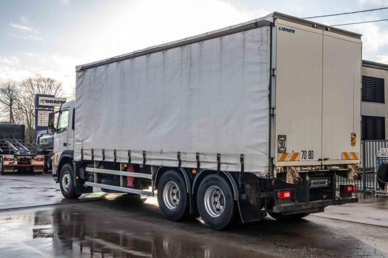 Volvo FM 330-6x2-E5+10 pneus/tires+INTARDER - Camião de lona: foto 5 Volvo FM 330-6x2-E5+10 pneus/tires+INTARDER - Camião de lona: foto 5