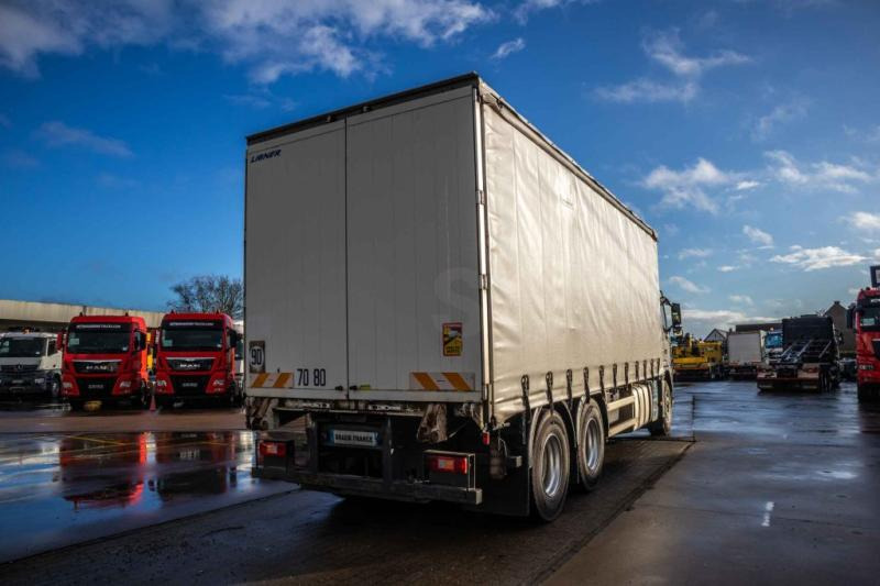 Volvo FM 330-6x2-E5+10 pneus/tires+INTARDER - Camião de lona: foto 3 Volvo FM 330-6x2-E5+10 pneus/tires+INTARDER - Camião de lona: foto 3