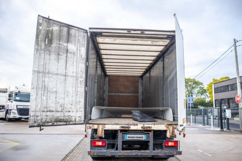 Volvo FM 330-6x2-E5+10 pneus/tires+intarder - Camião de lona: foto 5 Volvo FM 330-6x2-E5+10 pneus/tires+intarder - Camião de lona: foto 5