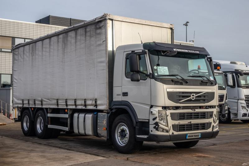 Volvo FM330-6x2-10 pneus/tires-intarder - Camião de lona: foto 2 Volvo FM330-6x2-10 pneus/tires-intarder - Camião de lona: foto 2