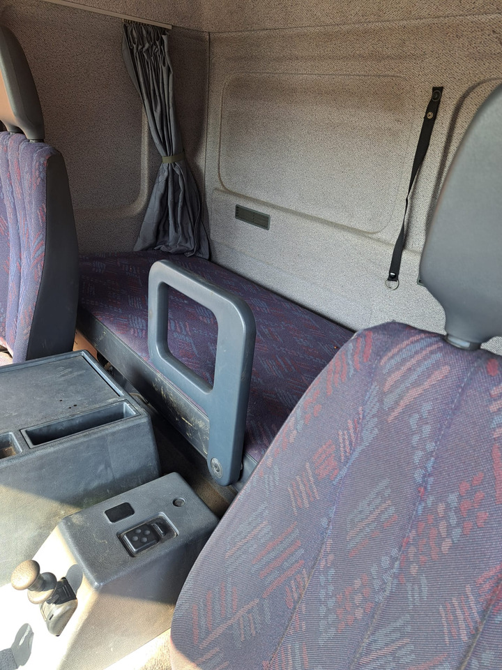 MERCEDES-BENZ 1823 - Camião transporte de veículos: foto 5 MERCEDES-BENZ 1823 - Camião transporte de veículos: foto 5