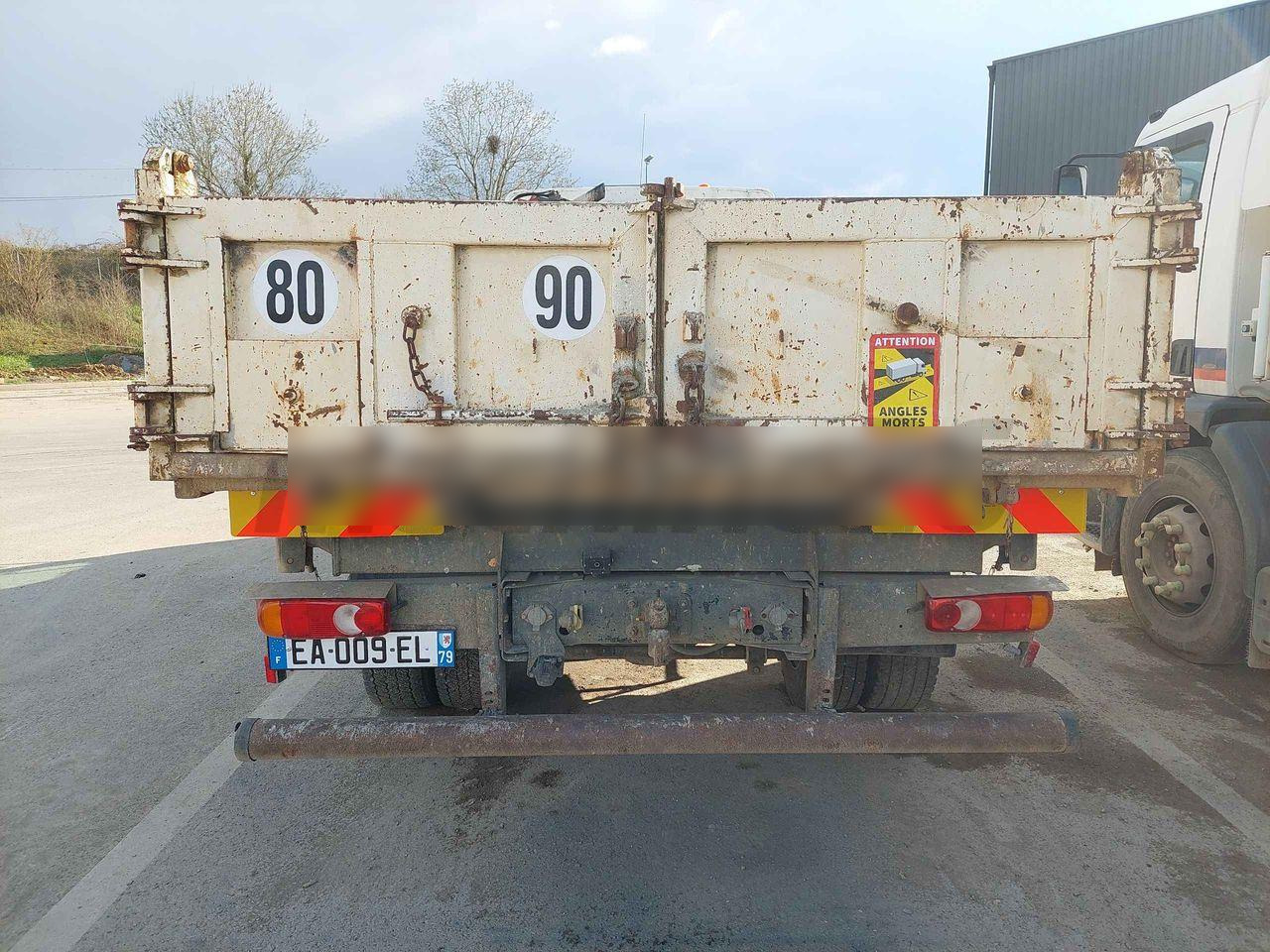 RENAULT MIDLUM 180 - Camião basculante: foto 3 RENAULT MIDLUM 180 - Camião basculante: foto 3