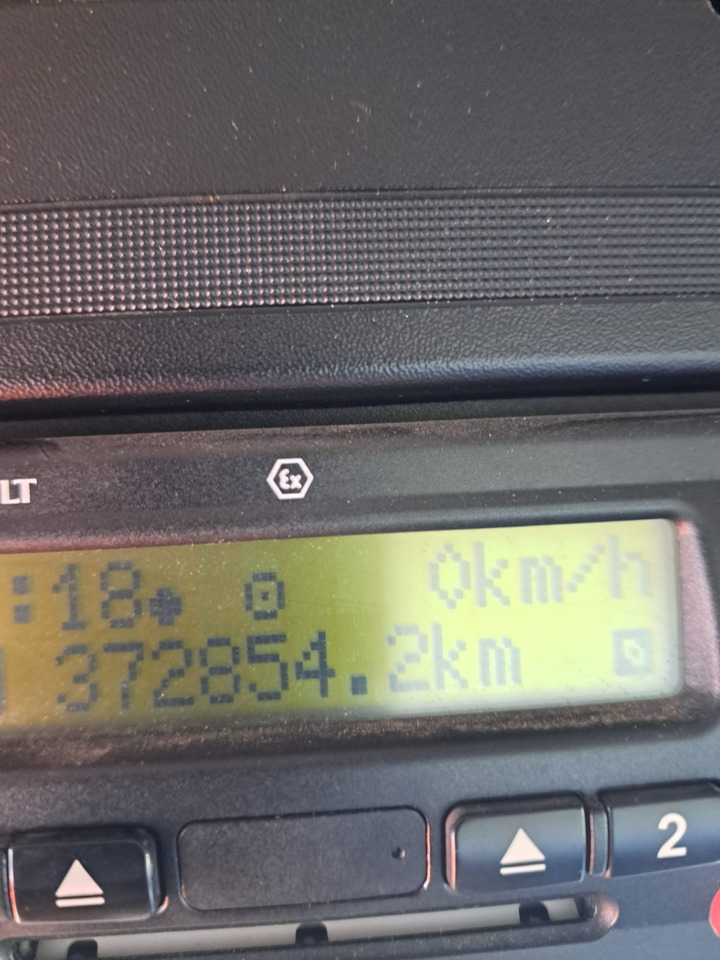 RENAULT MIDLUM 270 - Camião cisterna: foto 2 RENAULT MIDLUM 270 - Camião cisterna: foto 2