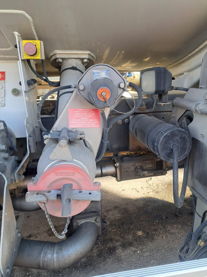 RENAULT MIDLUM 270 - Camião cisterna: foto 5 RENAULT MIDLUM 270 - Camião cisterna: foto 5