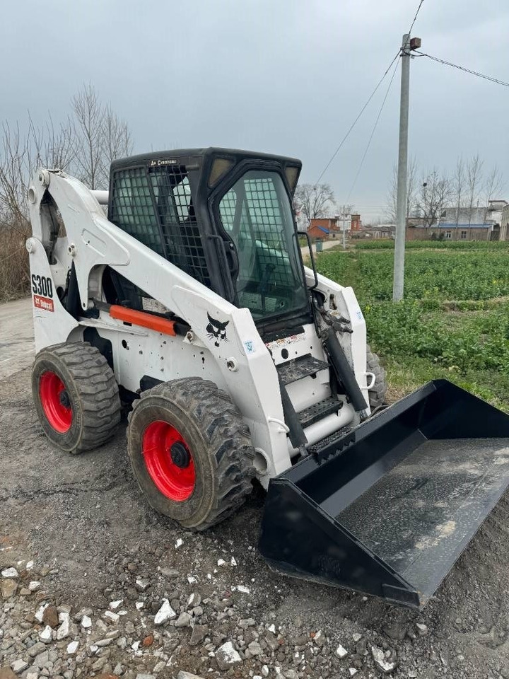 Bobcat S 300 - Mini pá carregadora: foto 4 Bobcat S 300 - Mini pá carregadora: foto 4