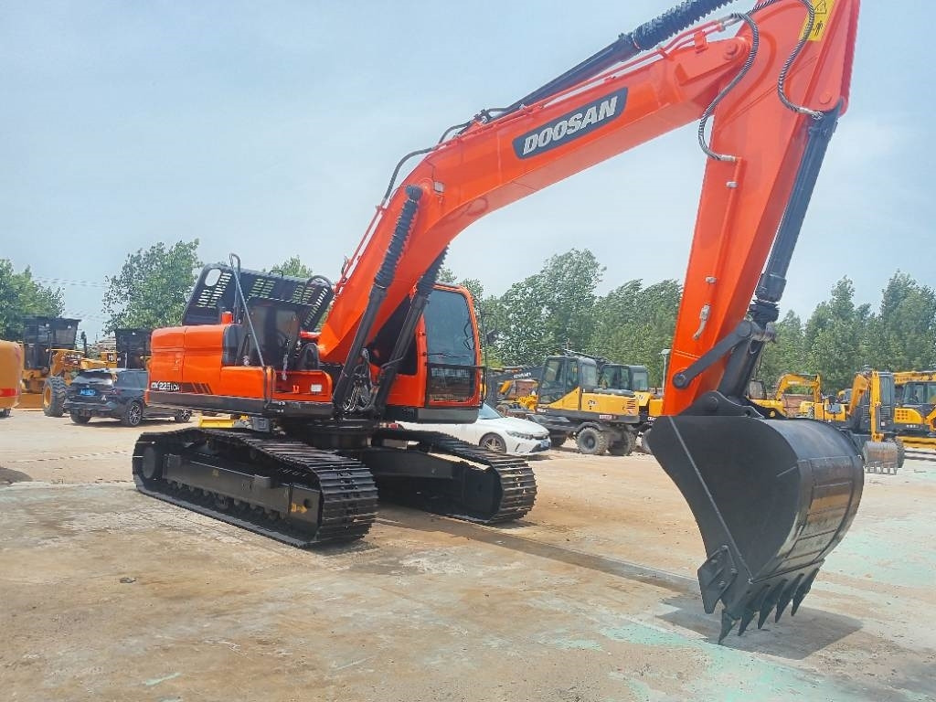 Doosan DX 225 - Escavadora de rastos: foto 1 Doosan DX 225 - Escavadora de rastos: foto 1