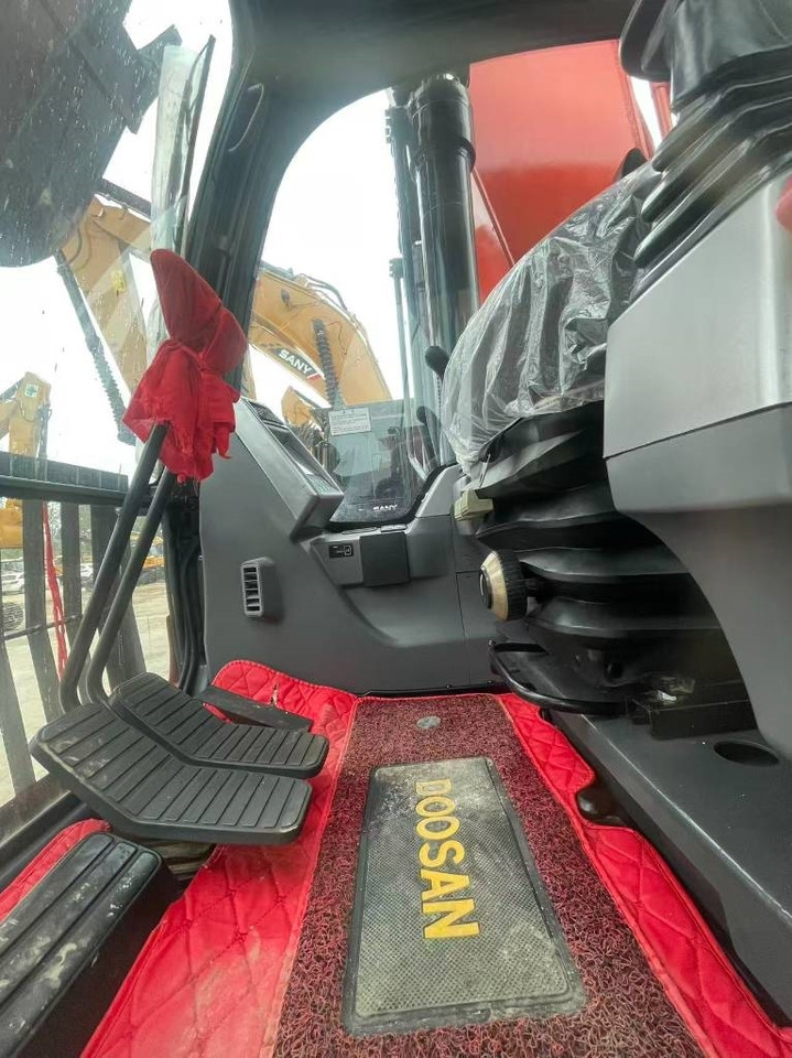 Doosan DX 225 LC - Escavadora de rastos: foto 5 Doosan DX 225 LC - Escavadora de rastos: foto 5