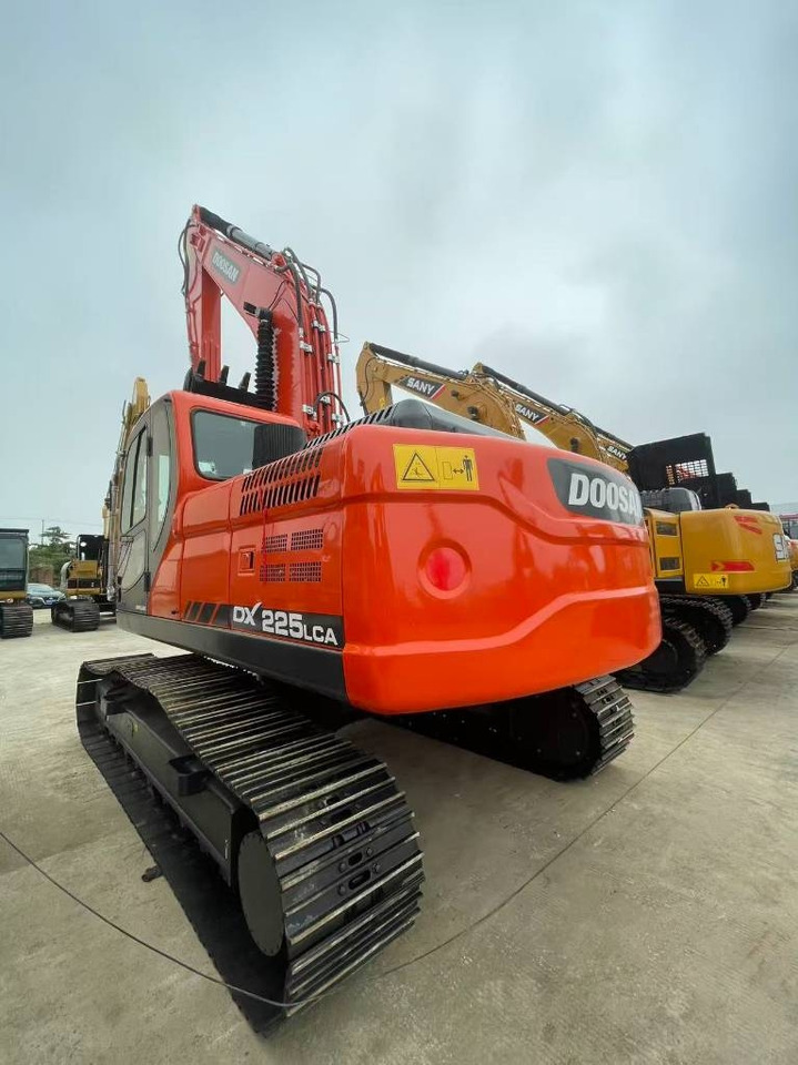Doosan DX 225 LC - Escavadora de rastos: foto 1 Doosan DX 225 LC - Escavadora de rastos: foto 1