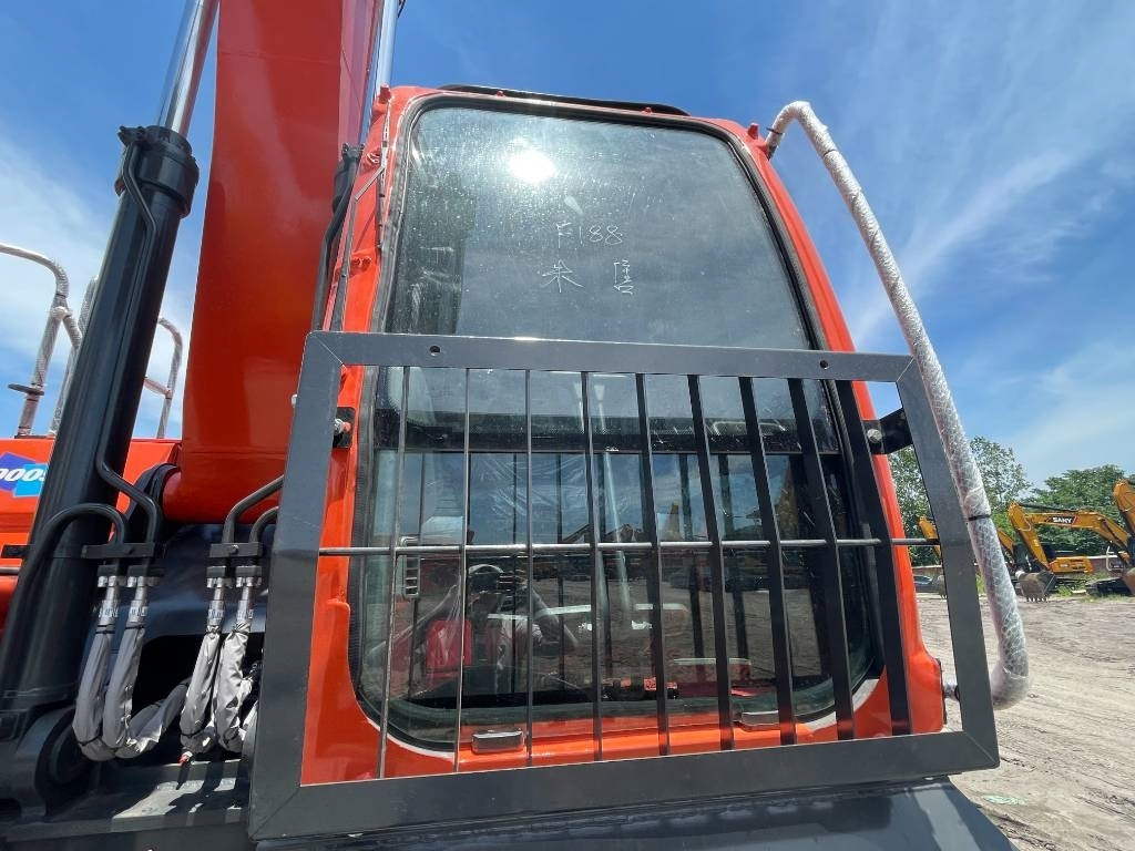 Doosan DX 300 - Escavadora de rastos: foto 4 Doosan DX 300 - Escavadora de rastos: foto 4