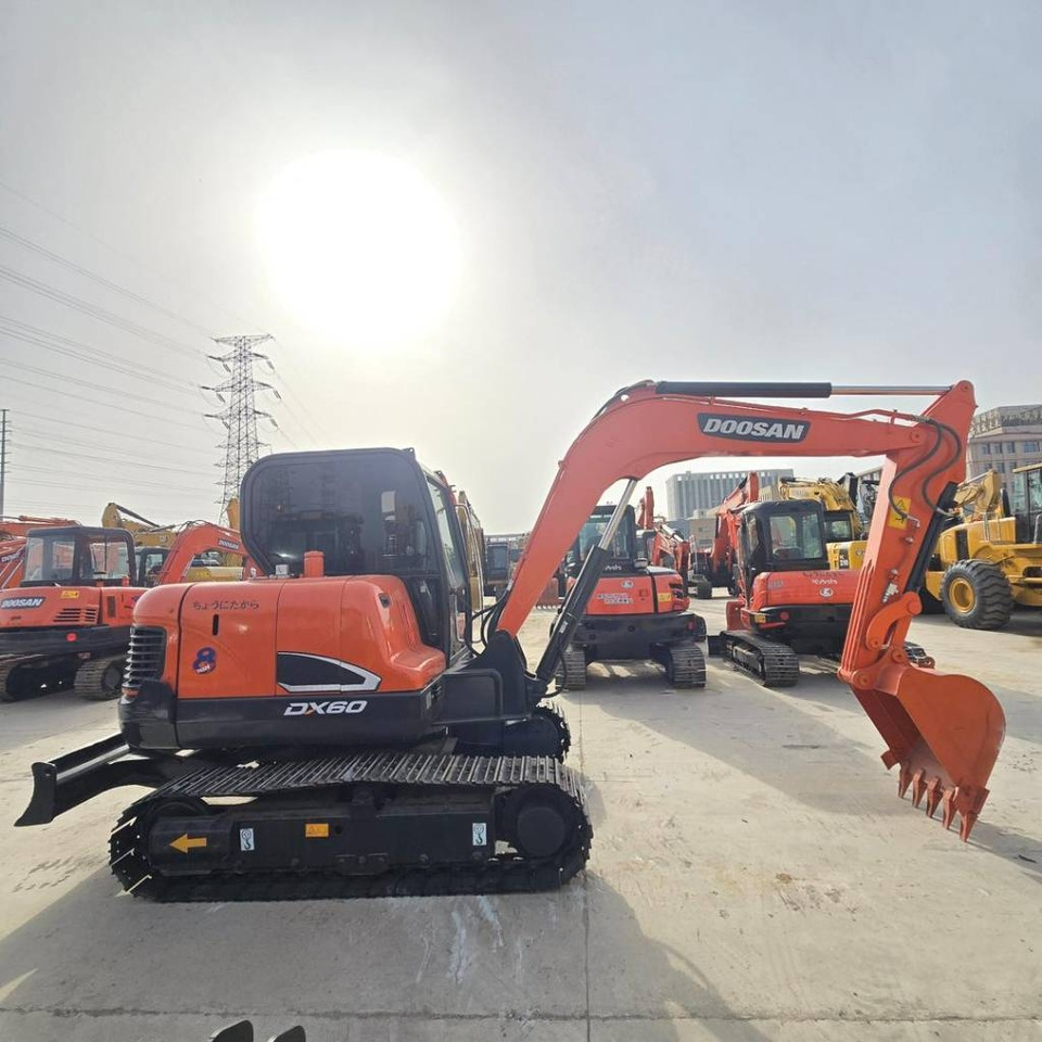 Doosan DX 60  - Mini escavadeira: foto 1 Doosan DX 60  - Mini escavadeira: foto 1