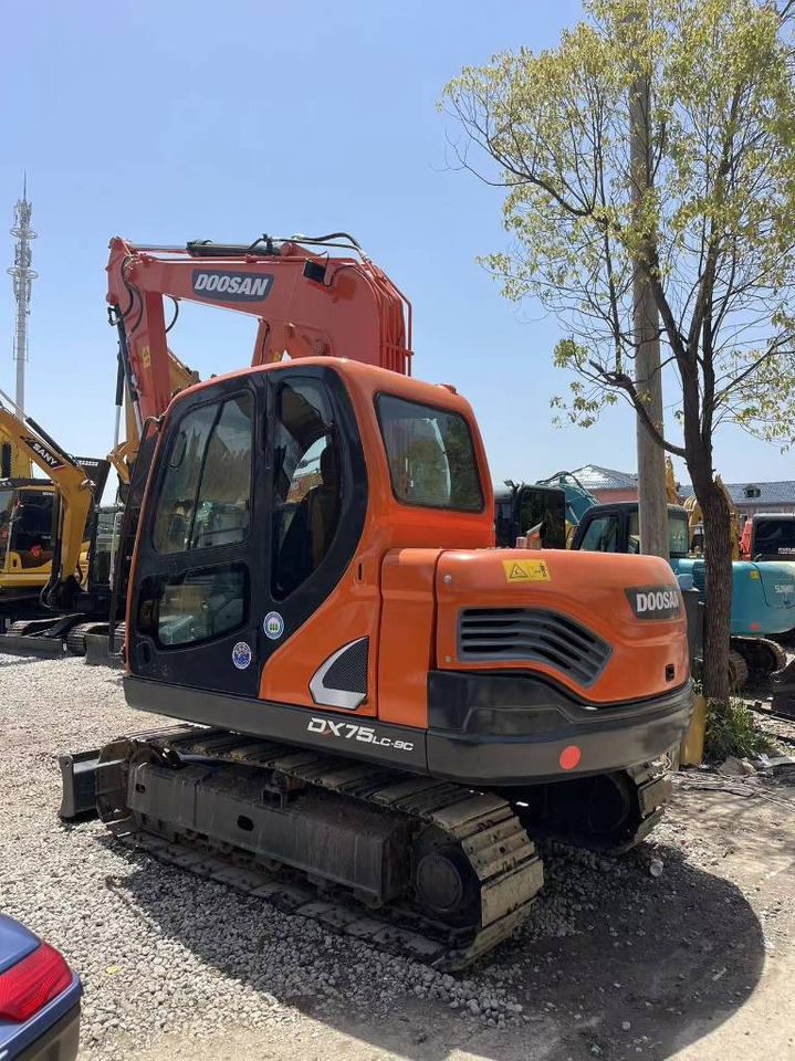 Doosan DX 75-9 C - Mini escavadeira: foto 1 Doosan DX 75-9 C - Mini escavadeira: foto 1