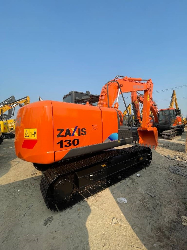 Escavadora de rastos novo Hitachi ZX 130: foto 1