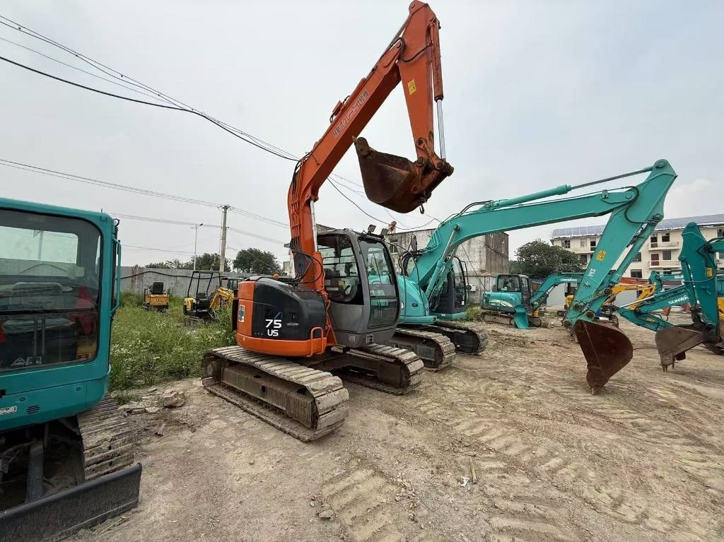 Hitachi ZX 75 US - Mini escavadeira: foto 5 Hitachi ZX 75 US - Mini escavadeira: foto 5