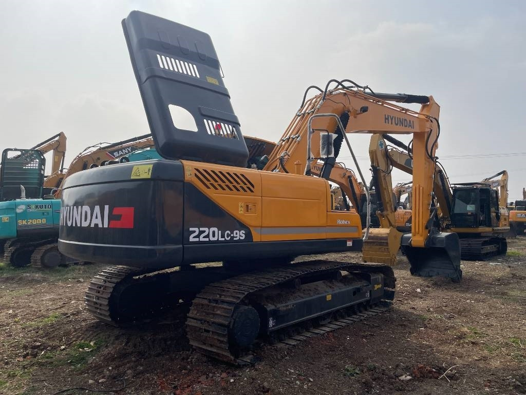 Hyundai 220 - Escavadora de rastos: foto 4 Hyundai 220 - Escavadora de rastos: foto 4