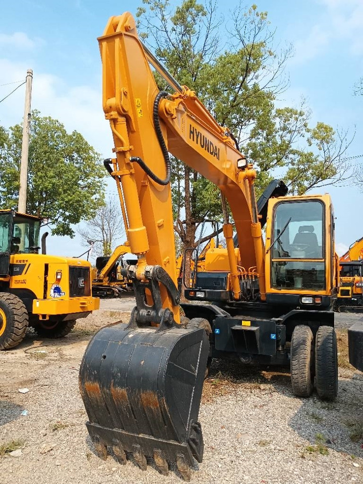 Hyundai R 150 W - Escavadeira de rodas: foto 2 Hyundai R 150 W - Escavadeira de rodas: foto 2