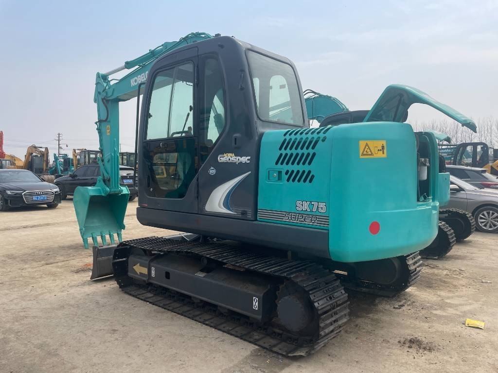 Kobelco SK 75  - Mini escavadeira: foto 3 Kobelco SK 75  - Mini escavadeira: foto 3