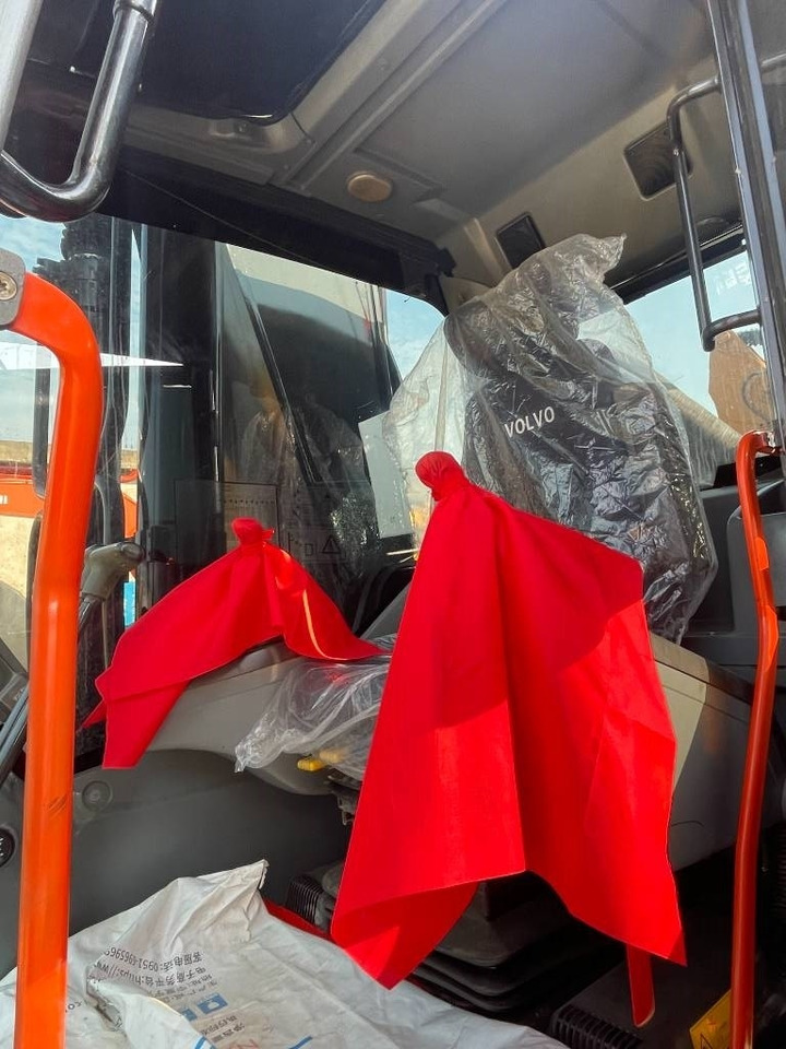 Volvo EC 380 D L - Escavadora de rastos: foto 4 Volvo EC 380 D L - Escavadora de rastos: foto 4