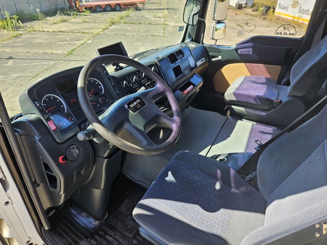 Locação financeira de  MAN 18.413 FLS - Manual pump and injectors, Intarder, Airco MAN 18.413 FLS - Manual pump and injectors, Intarder, Airco: foto 10