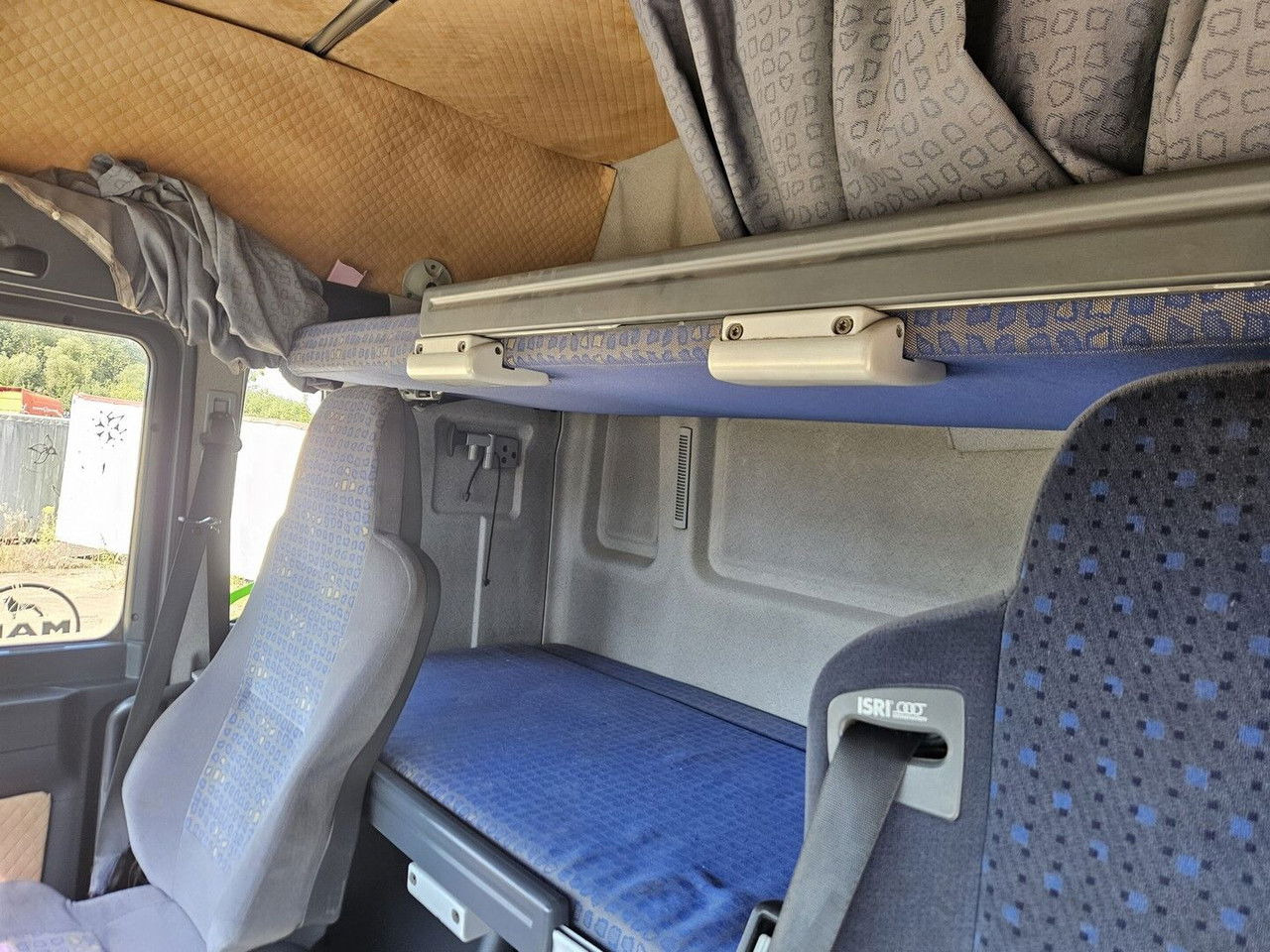 Locação financeira de  MAN 18.413 FLS - Manual pump and injectors, Intarder, Airco MAN 18.413 FLS - Manual pump and injectors, Intarder, Airco: foto 13