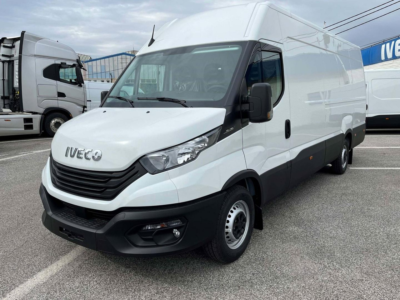 Iveco DAILY VAN, 2,3D 156k, 35S16 V - Furgão: foto 1 Iveco DAILY VAN, 2,3D 156k, 35S16 V - Furgão: foto 1