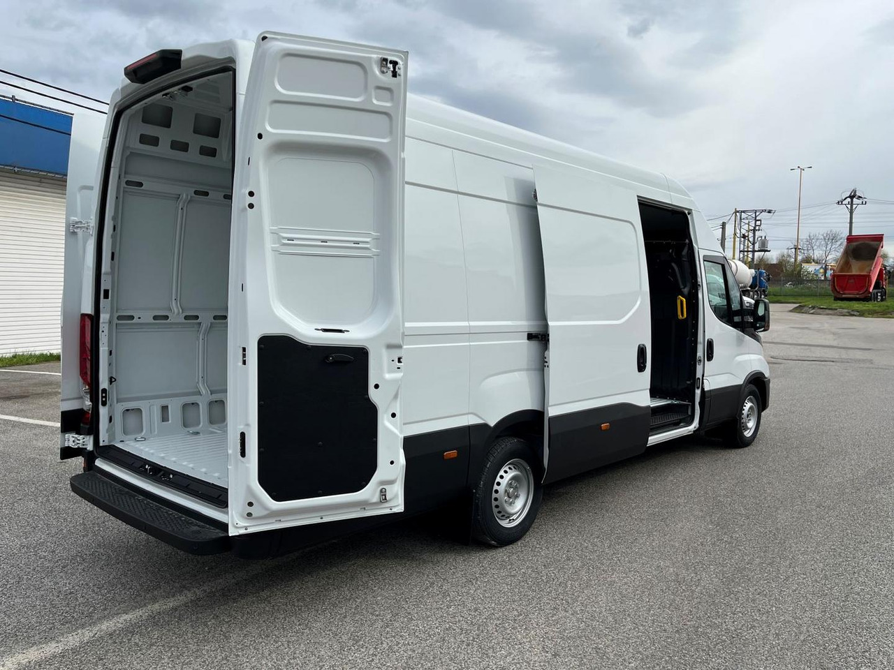 Iveco DAILY VAN, 3.0 D 176k, 35S18H V Evolution H3 - Furgão: foto 4 Iveco DAILY VAN, 3.0 D 176k, 35S18H V Evolution H3 - Furgão: foto 4