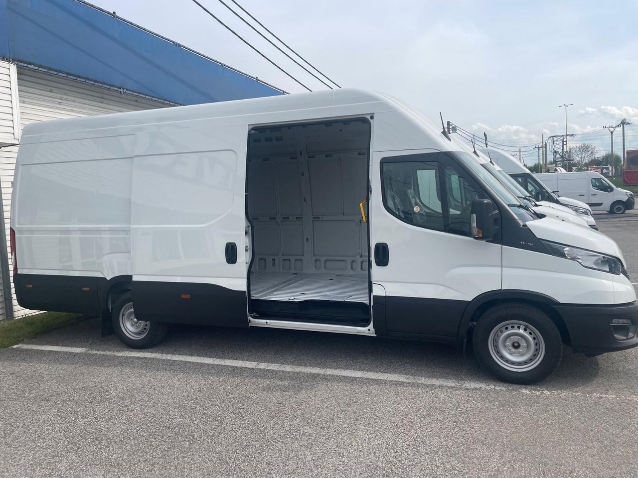 Iveco DAILY VAN, 3.0 D 176k, 35S18H V Evolution H3 - Furgão: foto 5 Iveco DAILY VAN, 3.0 D 176k, 35S18H V Evolution H3 - Furgão: foto 5