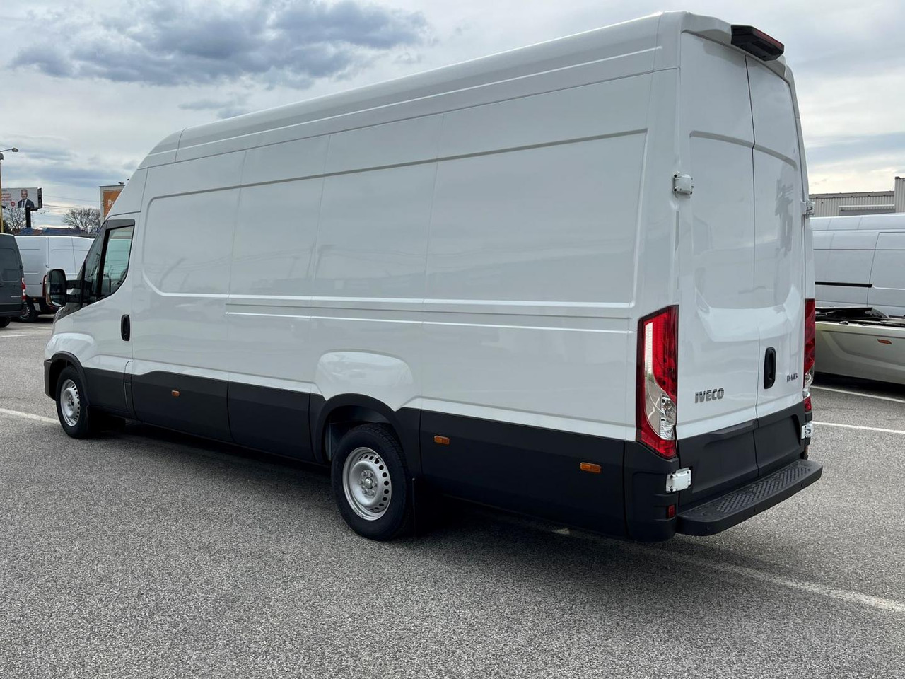 Iveco DAILY VAN, 3.0 D 176k, 35S18H V Evolution H3 - Furgão: foto 2 Iveco DAILY VAN, 3.0 D 176k, 35S18H V Evolution H3 - Furgão: foto 2