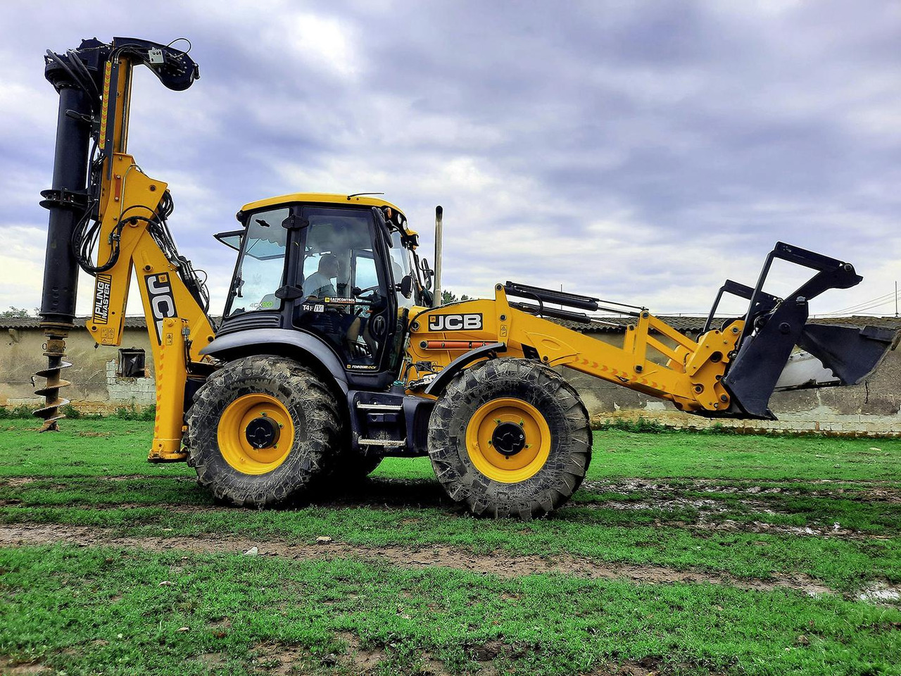 JCB 4CX, Vrtná súprava, Traktobager - Retroescavadeira: foto 1 JCB 4CX, Vrtná súprava, Traktobager - Retroescavadeira: foto 1