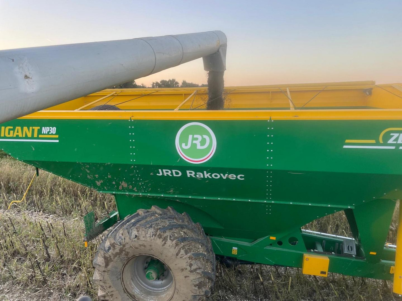 ZDT GIGANT, NP 30, Prekladací voz - Reboque agrícola: foto 4 ZDT GIGANT, NP 30, Prekladací voz - Reboque agrícola: foto 4