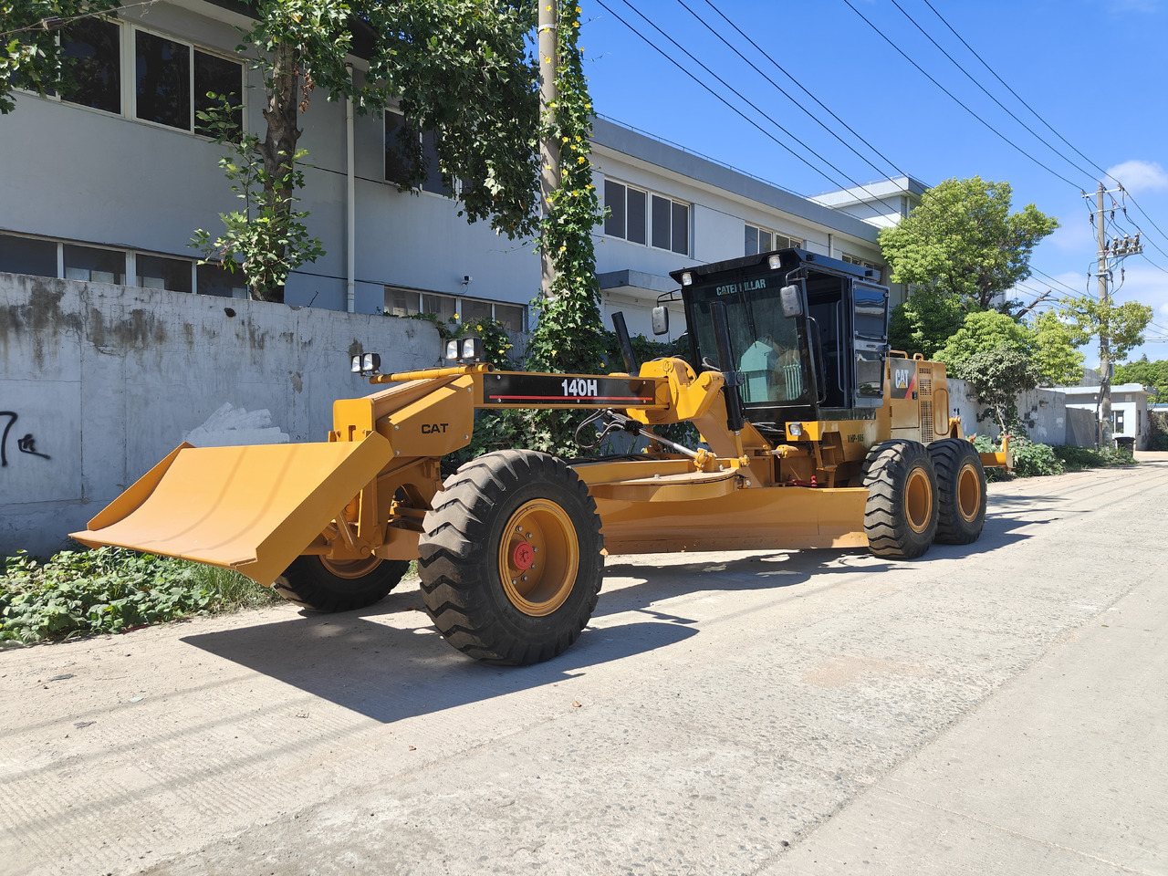 CATERPILLAR 140h with blade used cat motor grader 140k 140h 140g - Motoniveladora: foto 1 CATERPILLAR 140h with blade used cat motor grader 140k 140h 140g - Motoniveladora: foto 1