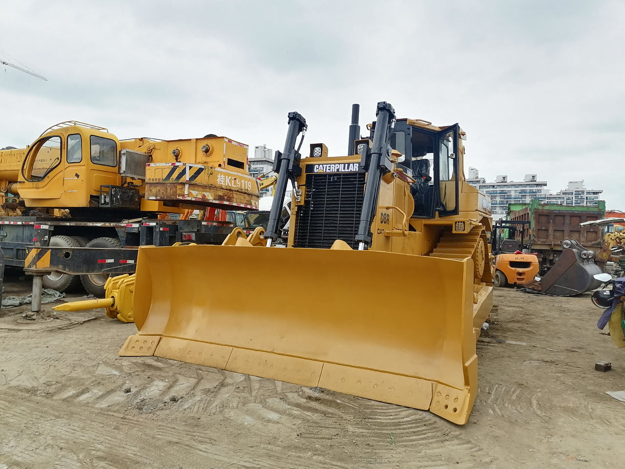 CATERPILLAR D8R - Buldôzer: foto 2 CATERPILLAR D8R - Buldôzer: foto 2