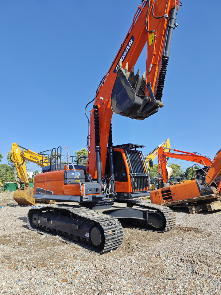 DOOSAN DX300 used excavator - Grua móvel: foto 1 DOOSAN DX300 used excavator - Grua móvel: foto 1