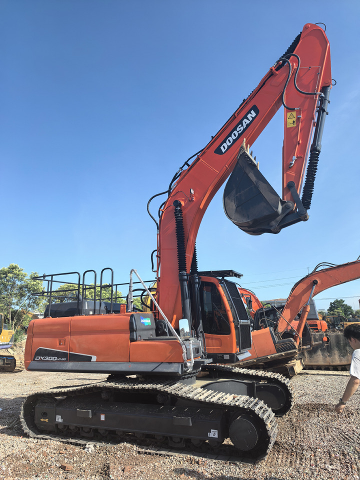 DOOSAN DX300 used excavator - Grua móvel: foto 5 DOOSAN DX300 used excavator - Grua móvel: foto 5