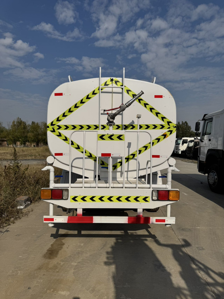 HOWO 371 Water Tanker Truck - Camião cisterna: foto 5 HOWO 371 Water Tanker Truck - Camião cisterna: foto 5
