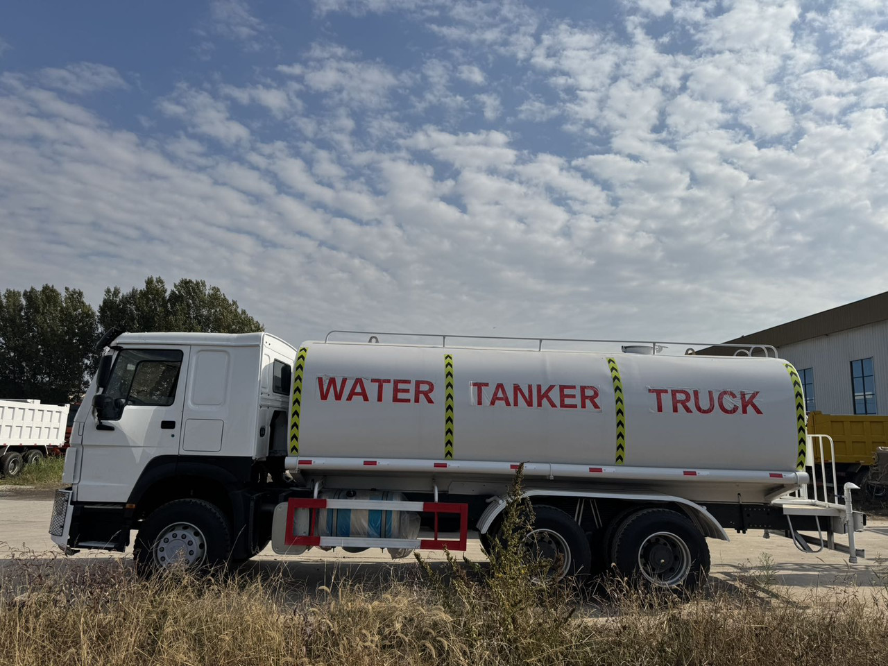 HOWO 371 Water Tanker Truck - Camião cisterna: foto 4 HOWO 371 Water Tanker Truck - Camião cisterna: foto 4