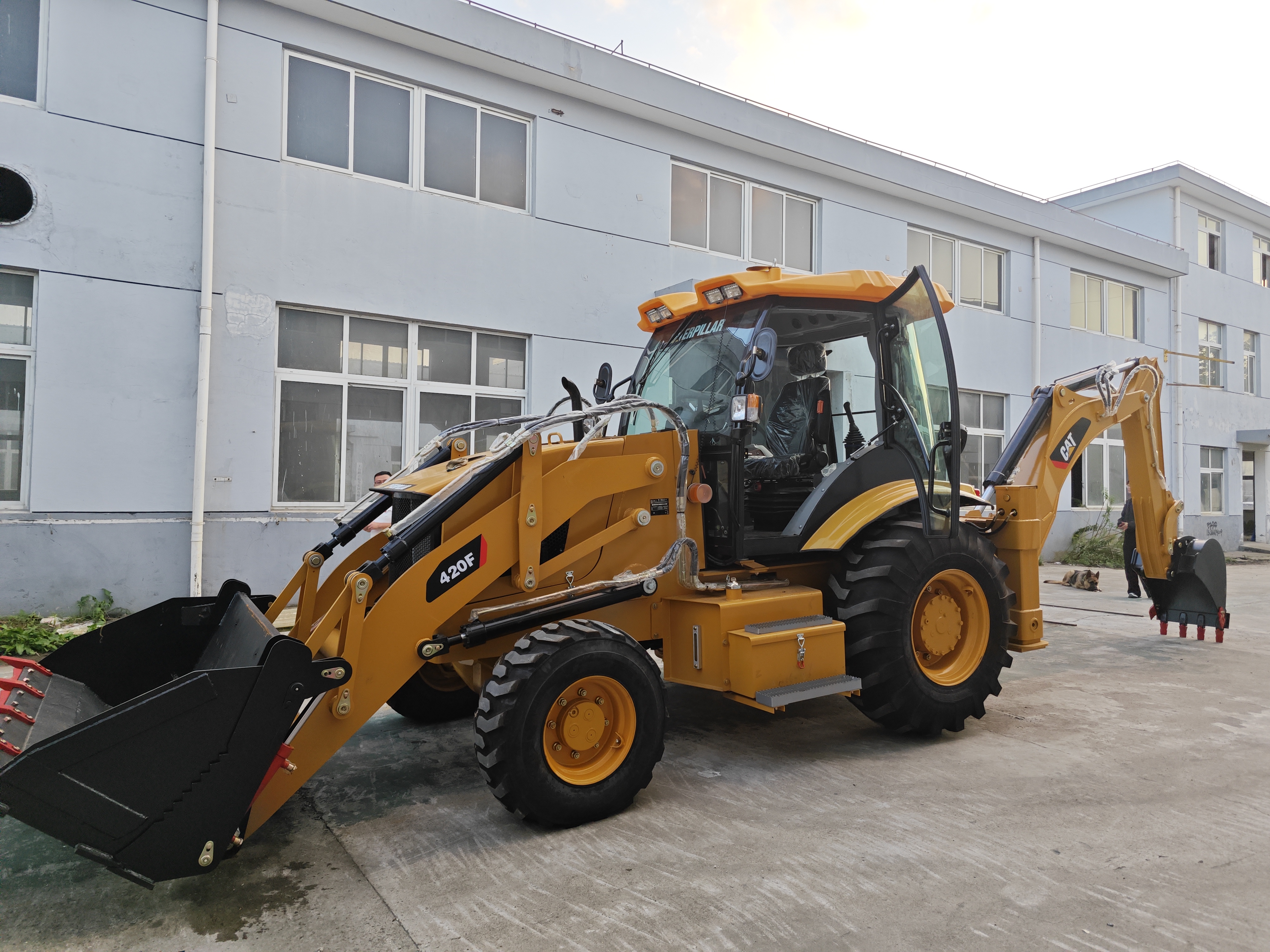 Caterpillar 420F used cat loader - Retroescavadeira: foto 2 Caterpillar 420F used cat loader - Retroescavadeira: foto 2