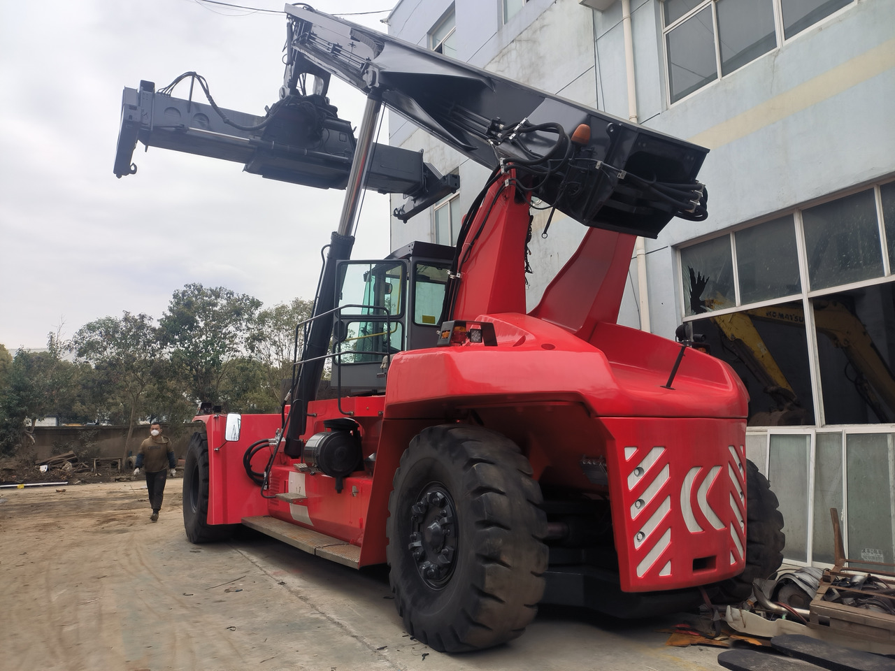 Kalmar DRF450 Used Reach stacker/Container forklift - Reachstacker porta contentores: foto 1 Kalmar DRF450 Used Reach stacker/Container forklift - Reachstacker porta contentores: foto 1