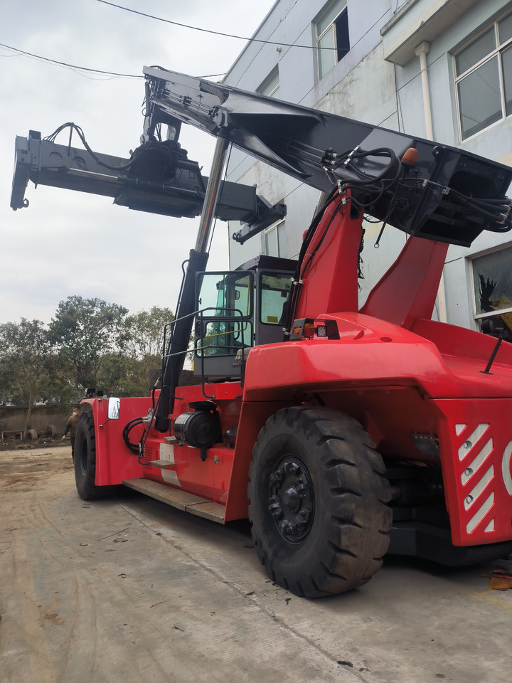 Kalmar DRF450 Used Reach stacker/Container forklift - Reachstacker porta contentores: foto 5 Kalmar DRF450 Used Reach stacker/Container forklift - Reachstacker porta contentores: foto 5