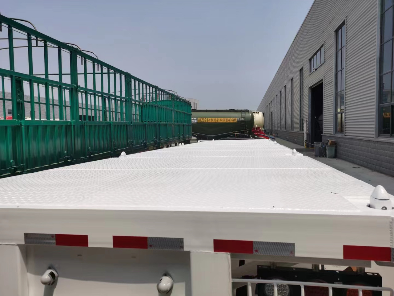 JSIE JSIE9400PBB - Semi-reboque transportador de contêineres/ Caixa móvel: foto 1 JSIE JSIE9400PBB - Semi-reboque transportador de contêineres/ Caixa móvel: foto 1