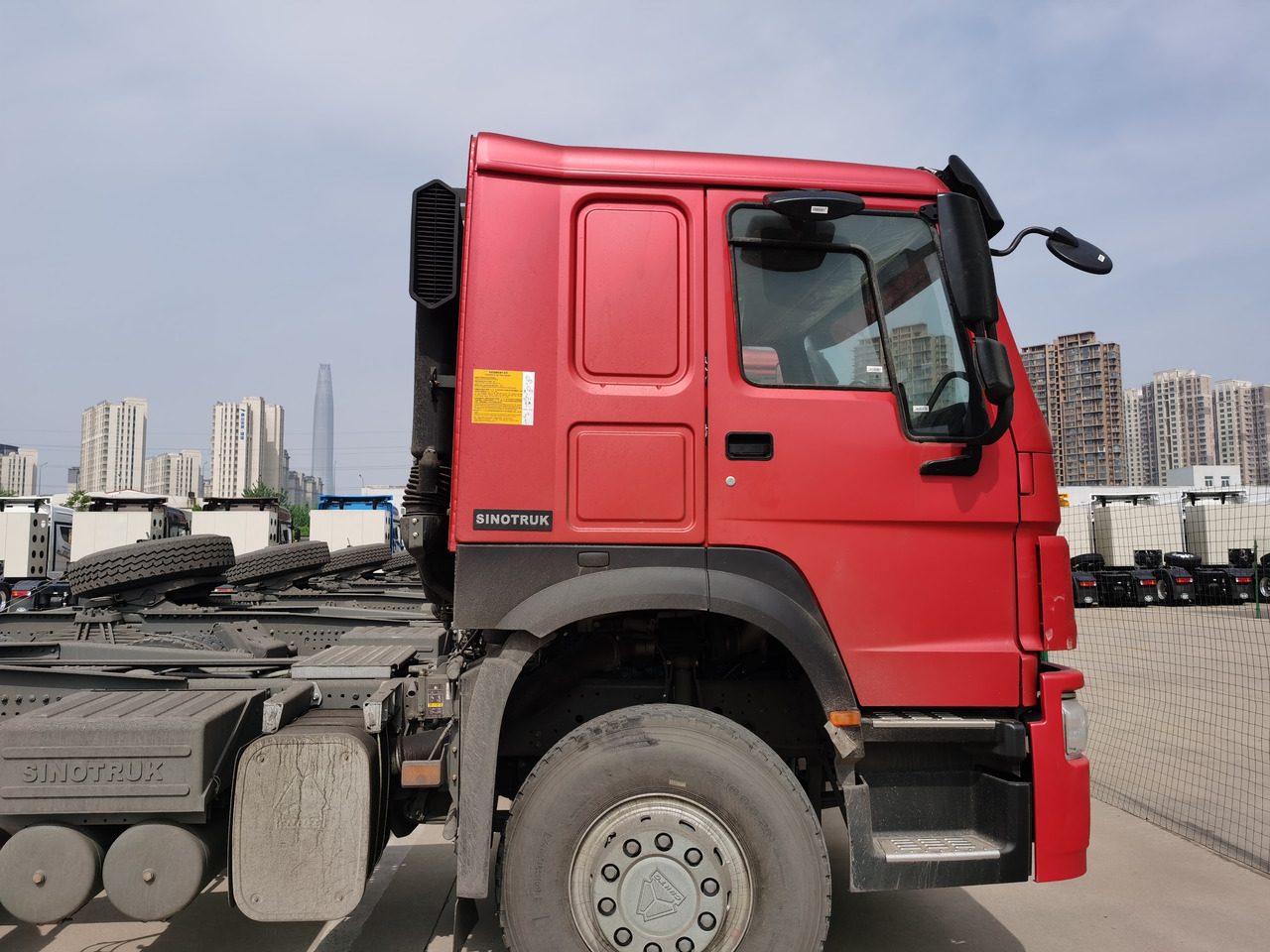 SINOTRUK ZZ4257V3247B - Tractor: foto 3 SINOTRUK ZZ4257V3247B - Tractor: foto 3