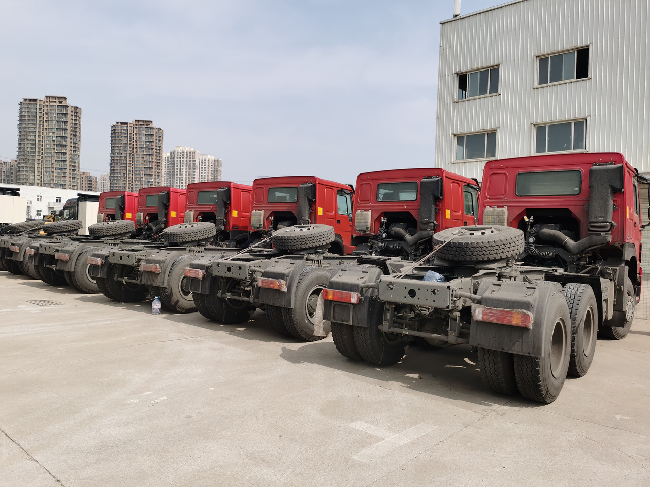 SINOTRUK ZZ4257V3247B - Tractor: foto 4 SINOTRUK ZZ4257V3247B - Tractor: foto 4